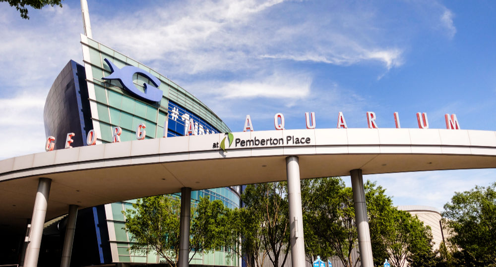 outside of the georgia aquarium